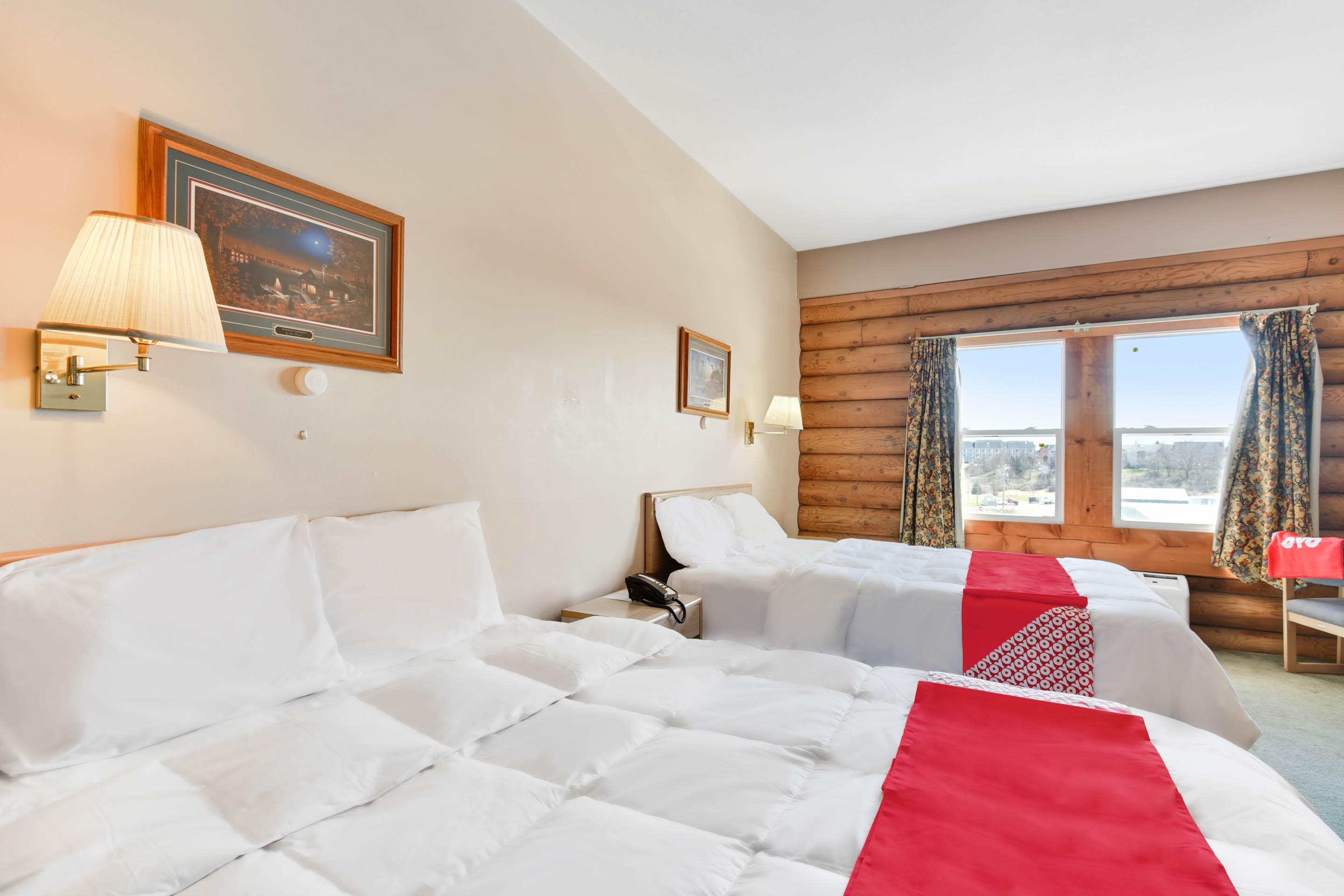 Casa Loma Inn & Suites By Oyo Davenport Ia Near I-80 מראה חיצוני תמונה