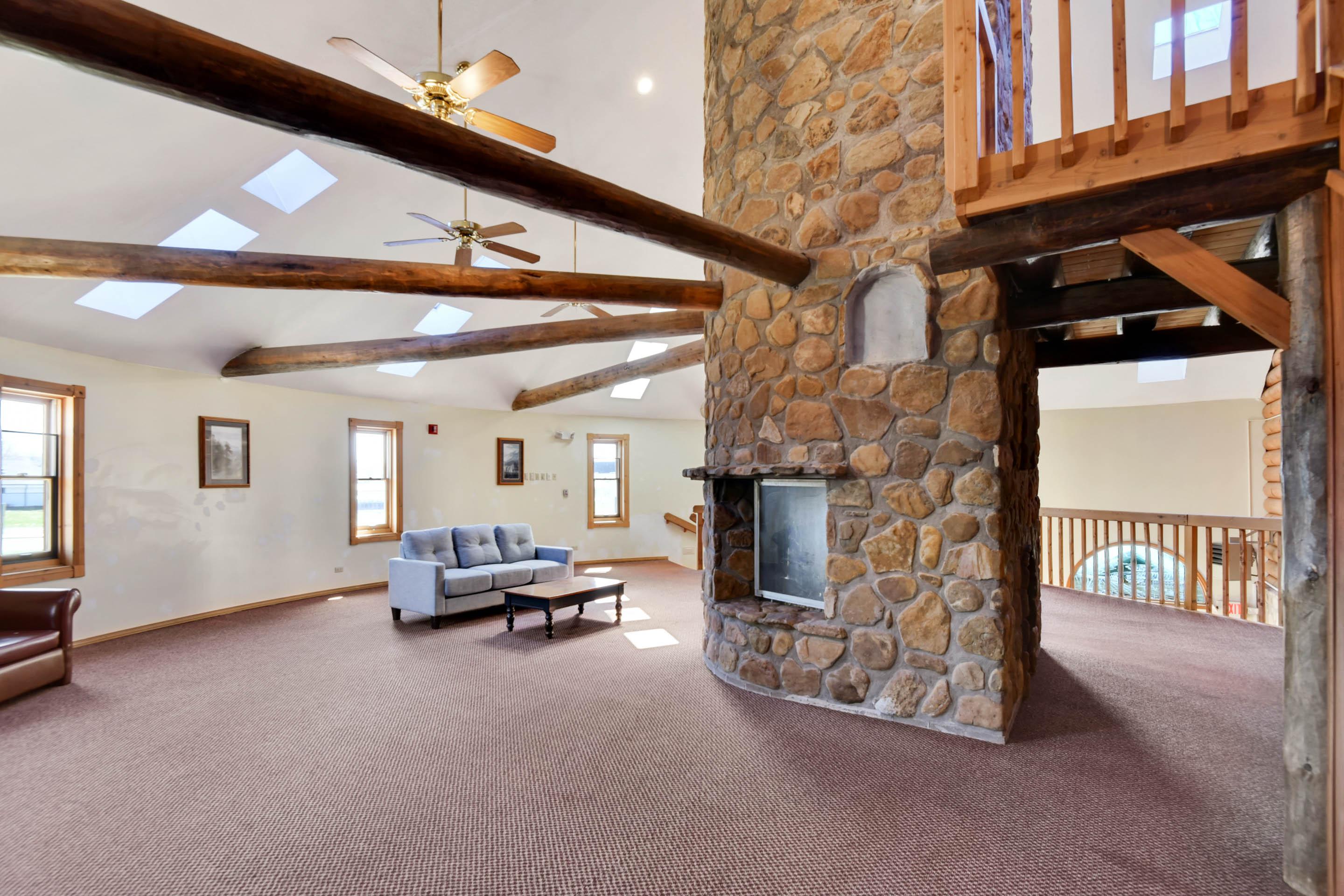 Casa Loma Inn & Suites By Oyo Davenport Ia Near I-80 מראה חיצוני תמונה