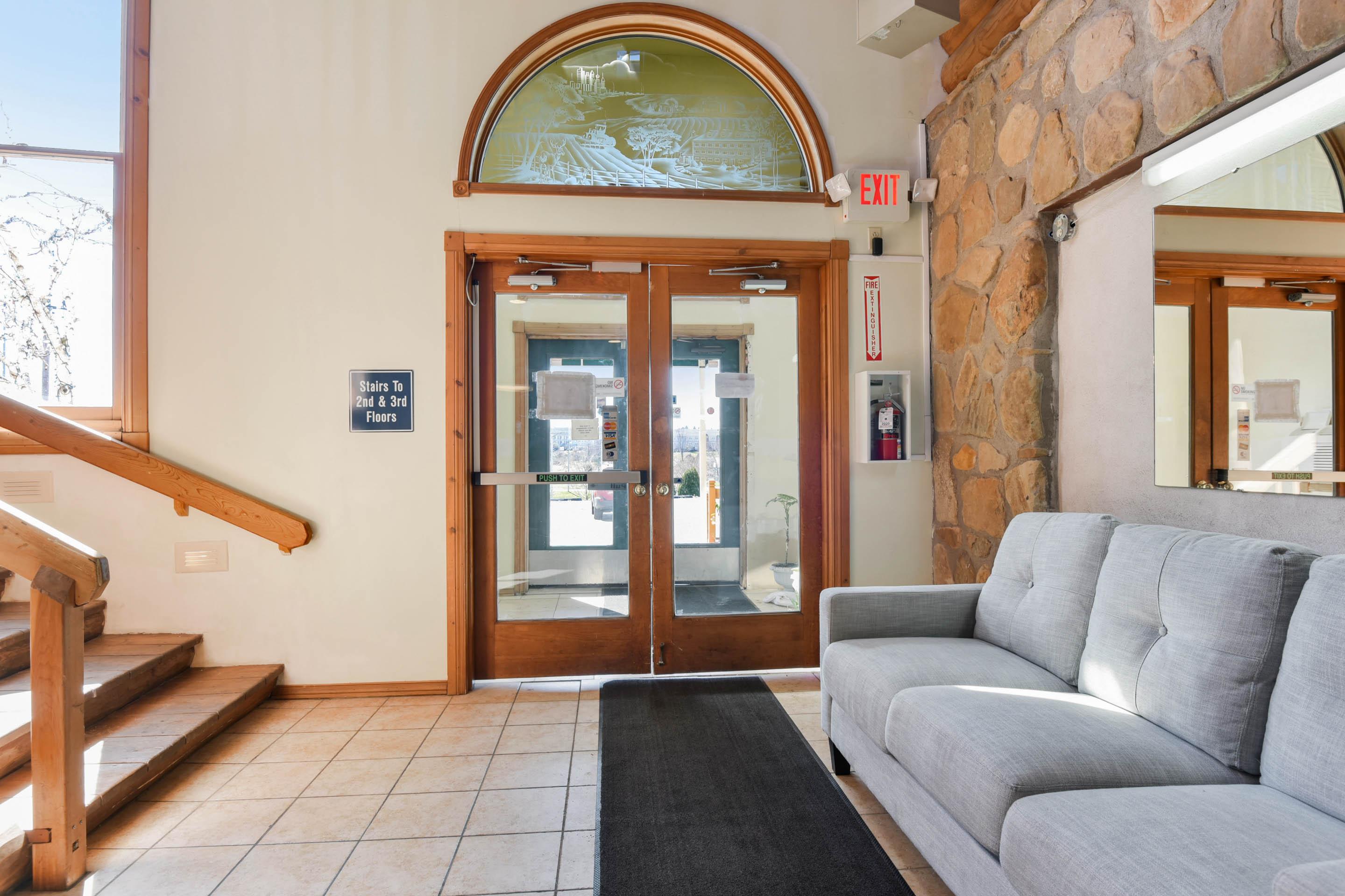 Casa Loma Inn & Suites By Oyo Davenport Ia Near I-80 מראה חיצוני תמונה