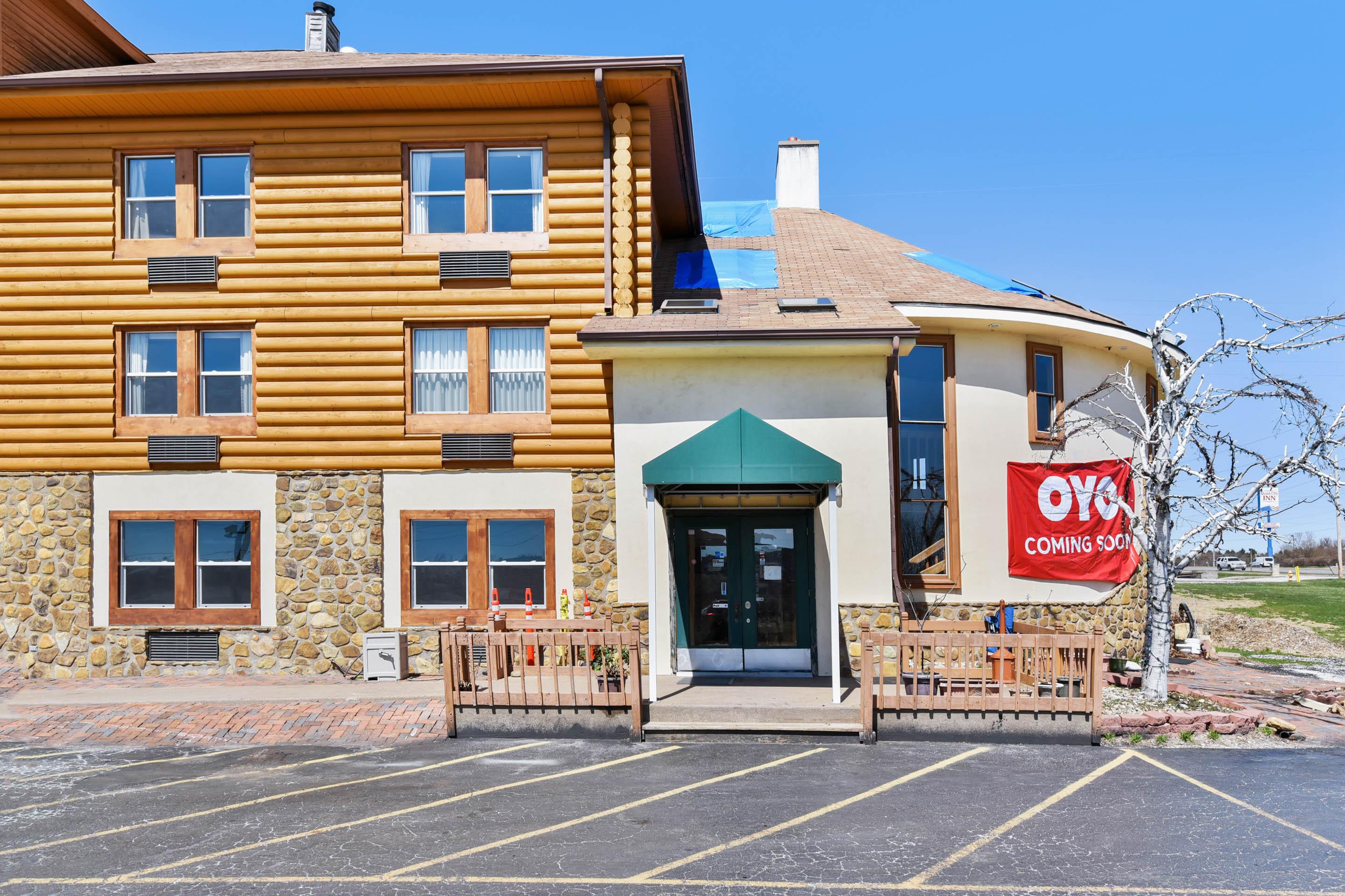 Casa Loma Inn & Suites By Oyo Davenport Ia Near I-80 מראה חיצוני תמונה