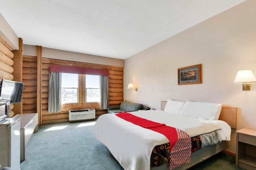 Casa Loma Inn & Suites By Oyo Davenport Ia Near I-80 מראה חיצוני תמונה