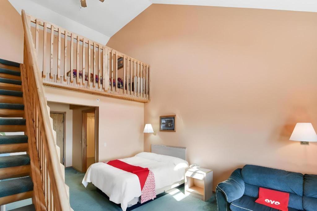 Casa Loma Inn & Suites By Oyo Davenport Ia Near I-80 מראה חיצוני תמונה