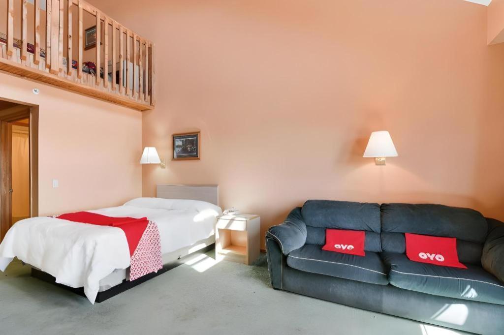 Casa Loma Inn & Suites By Oyo Davenport Ia Near I-80 מראה חיצוני תמונה