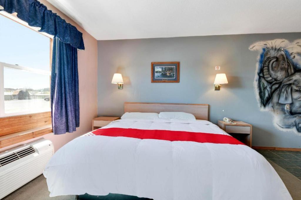 Casa Loma Inn & Suites By Oyo Davenport Ia Near I-80 מראה חיצוני תמונה
