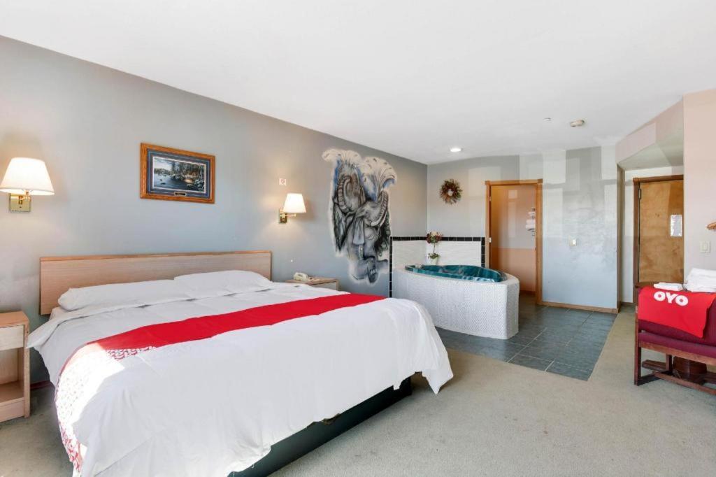 Casa Loma Inn & Suites By Oyo Davenport Ia Near I-80 מראה חיצוני תמונה