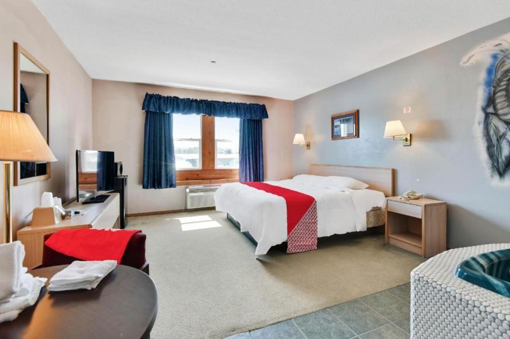 Casa Loma Inn & Suites By Oyo Davenport Ia Near I-80 מראה חיצוני תמונה