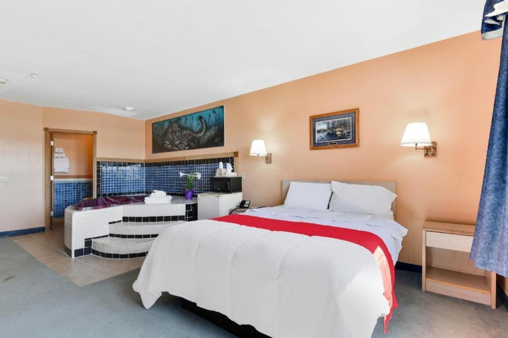 Casa Loma Inn & Suites By Oyo Davenport Ia Near I-80 מראה חיצוני תמונה