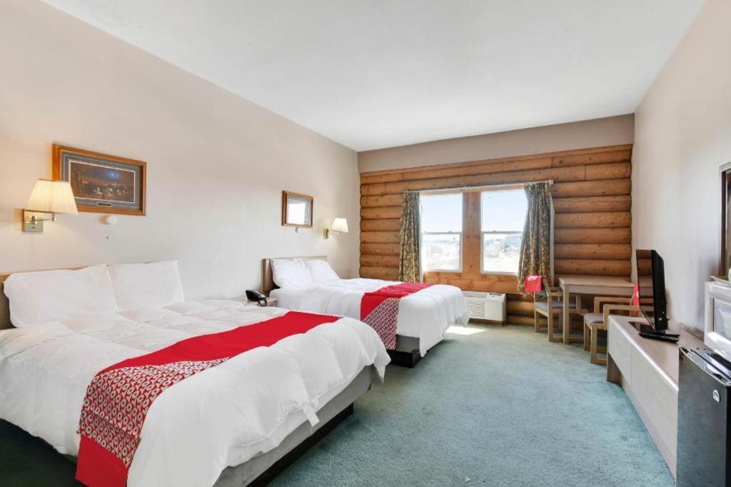 Casa Loma Inn & Suites By Oyo Davenport Ia Near I-80 מראה חיצוני תמונה