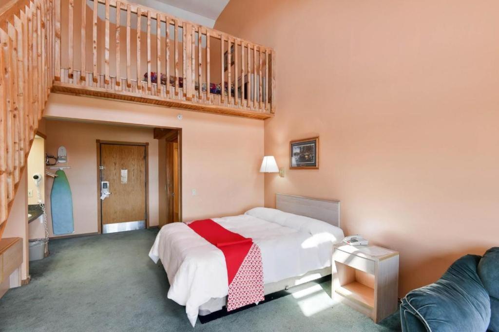 Casa Loma Inn & Suites By Oyo Davenport Ia Near I-80 מראה חיצוני תמונה