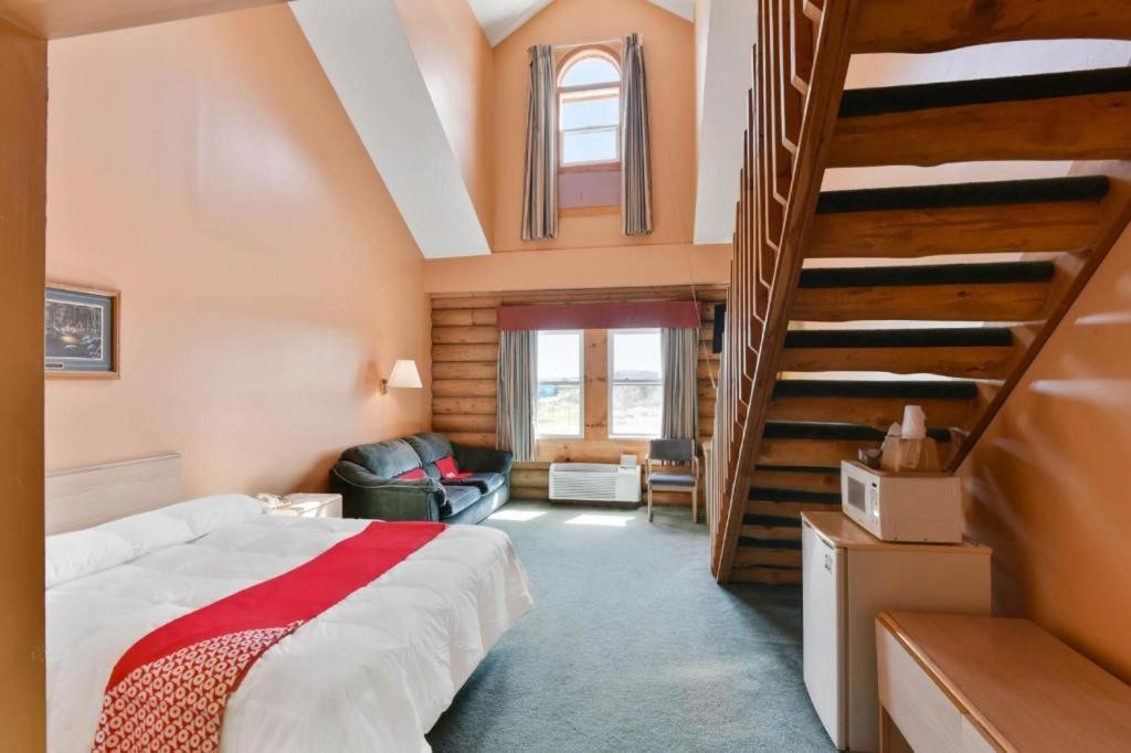Casa Loma Inn & Suites By Oyo Davenport Ia Near I-80 מראה חיצוני תמונה